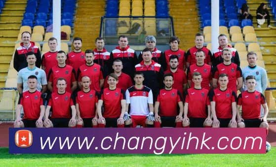 女生篮球绕杆满分技巧视频走红 校园训练动作要点和提分方法受关注